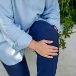 چه چیزی باعث آرتروز (استئوآرتریت) می‌شود؟ سه عامل اصلی که باید بدانید