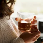 آیا نوشیدن الکل واقعاً باعث پیری زودرس می‌شود؟