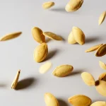 وقتی بیش از حد تخم‌کدو می‌خورید، چه اتفاقی برای بدن‌تان می‌افتد؟