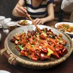 چه اتفاقی برای متابولیسم شما می‌افتد وقتی غذای تند می‌خورید؟