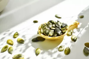 آیا خوردن تخمه کدو قبل از خواب می‌تواند خواب شما را بهبود بخشد؟ rdiet.ir