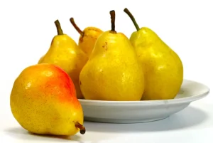 چه اتفاقی برای سلامت روده و قلب شما می‌افتد وقتی به‌طور منظم گلابی می‌خورید؟
