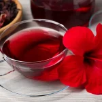 آنچه نوشیدن منظم چای گل بامیه برای سلامت قلب و گوارش انجام می‌دهد