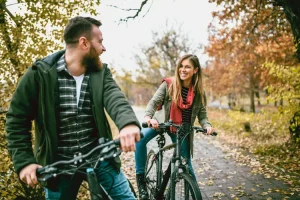 پیاده‌روی در مقابل دوچرخه‌سواری: کدام ورزش برای ... مؤثرتر است؟ rdiet.ir