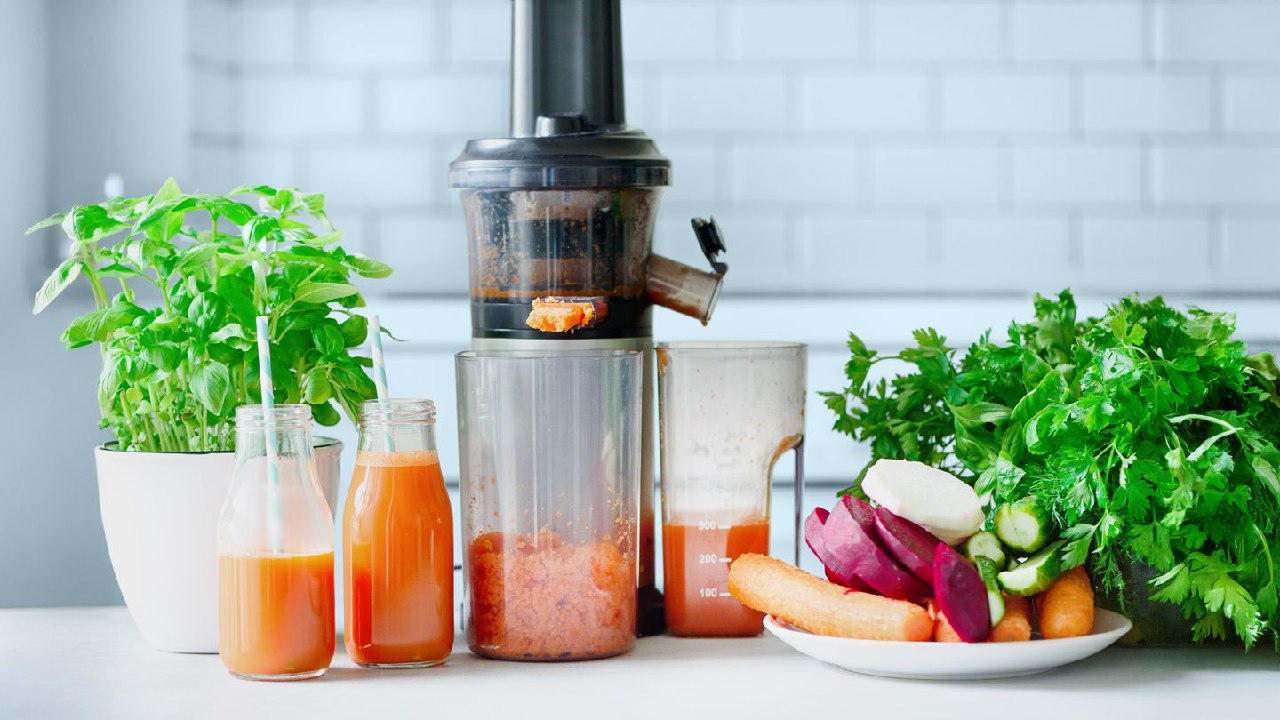چگونه با آبمیوهگیری وزن اضافه کنیم