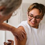 آیا باید امسال پاییز واکسن آنفلوآنزا بزنید؟ نظر کارشناسان چیست