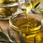 روغن زیتون دارای «نقطه دود پایین» است. آیا باید از آشپزی با آن اجتناب کنید؟