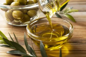 روغن زیتون دارای «نقطه دود پایین» است. آیا باید از آشپزی با آن اجتناب کنید؟
