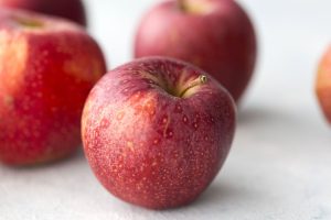 چه اتفاقی برای کلسترول شما می‌افتد اگر هر روز سیب بخورید؟