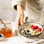 ویتامین D و روتین صبحانه مناسب برای پاییز + ۳ نکته دیگر برای آماده‌سازی بدن
