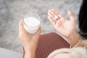 ۹ داروی رایج که با لبنیات سازگار نیستند