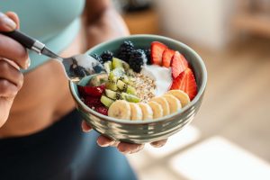 آیا برای کاهش وزن باید قبل یا بعد از ورزش غذا بخورید؟