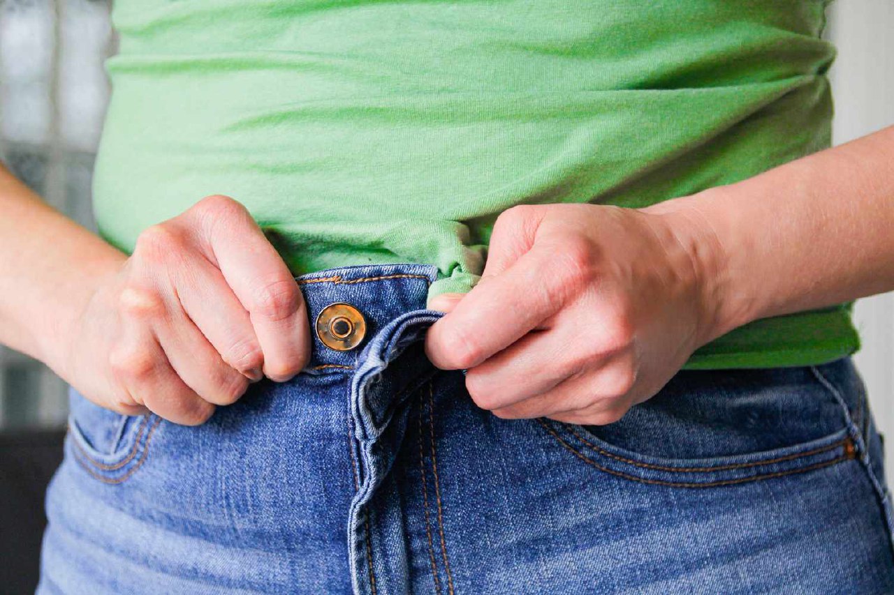 چگونه پوشیدن منظم لباسهای تنگ بر سلامت شما تأثیر میگذارد؟