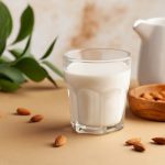 چه اتفاقی برای فشار خون شما می‌افتد وقتی شیر بادام می‌نوشید؟