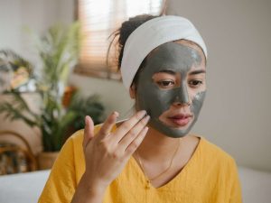 چگونه از ماسک خاک رس برای پوستی شفاف و سالم استفاده کنیم