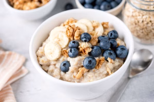 چه اتفاقی برای سطح قند خون شما می‌افتد وقتی جو دوسر (Oatmeal) می‌خورید؟