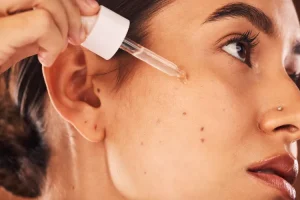 اثرات شگفت‌انگیز باکوچیول بر پوست: جایگزینی ملایم و گیاهی برای رتینول
