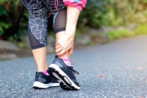 روش‌های ایمن برای ادامه دویدن در دوران التهاب فاسیای کف پا (Plantar Fasciitis)