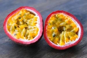 ۶ فایده میوه گل ساعتی برای قلب، روده و پوست