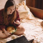 چه زمانی باید برای داشتن خواب بهتر، از غذا خوردن قبل از خواب دست بکشید؟