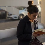 چگونه بین حواس‌پرتی و فرار سالم از واقعیت تعادل پیدا کنیم