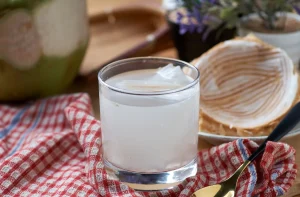 هفت راهی که آب نارگیل به طور طبیعی الکترولیت‌ها را جبران می‌کند