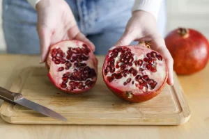 چگونه دانه‌های انار را بخوریم تا بیشترین مواد مغذی را دریافت کنیم