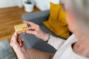 ۴ نکته کلیدی در مورد هورمون‌درمانی پس از حذف هشدار جعبه سیاه توسط FDA