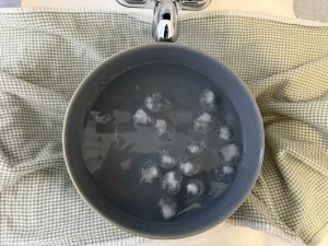 بررسی اثرات شستشوی صورت با آب یخ: یک هفته تجربه برای سفت‌تر و شاداب‌تر شدن پوست