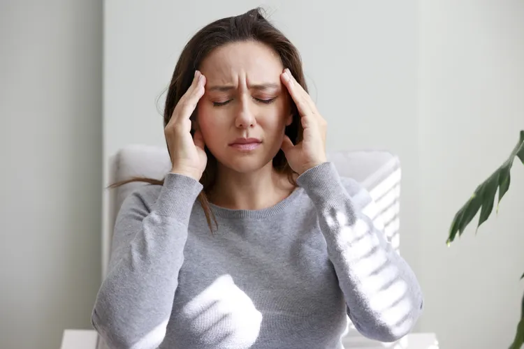 ۱۱ نشانه رایج که تجربه "آنفولانزای کتو" (Keto Flu) را تأیید میکند