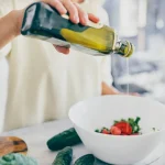 تفاوت روغن نارگیل و روغن زیتون: کدام یک برای سلامت قلب بهتر است؟