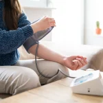 چند وقت یکبار باید فشار خون خود را در منزل اندازه‌گیری کنید؟