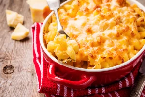 ۸ ماده غذایی ساده برای افزایش پروتئین ماکارونی و پنیر (Mac and Cheese)
