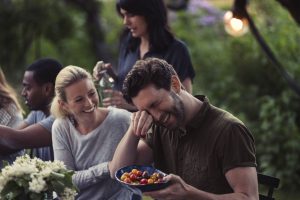 ۸ دلیل قرمزی چشم در اثر استفاده از لنز تماسی