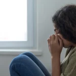 ۱۲ علامت حمله پانیک (Panic Attack) و اقدامات ضروری