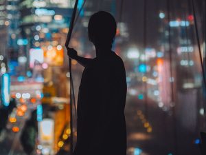 خوابیدن در تاریکی مطلق برای سلامت قلب مفید است؛ در اینجا دلیل آن آمده است