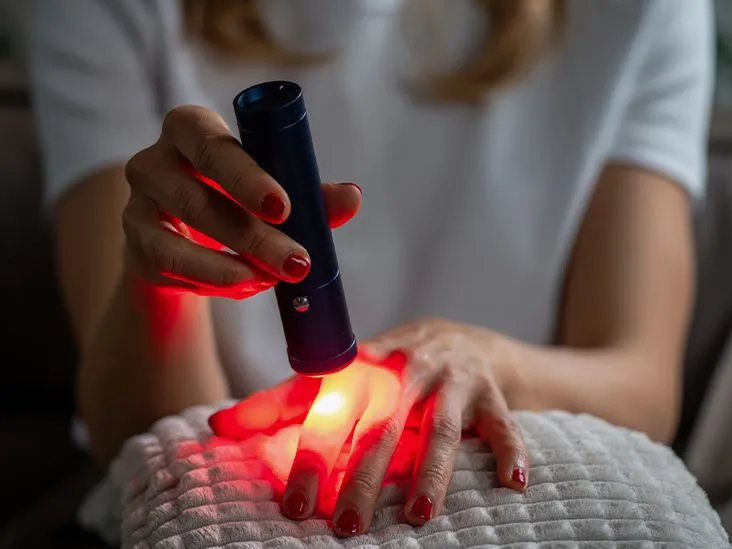 آیا نوردرمانی قرمز (Red Light Therapy) به درمان اگزما کمک میکند؟