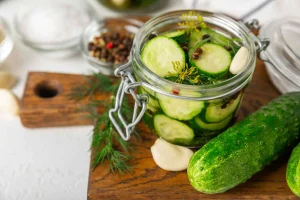 ۷ روش شگفت‌انگیز که ترشی‌های تخمیری سلامت روده و بدن شما را تقویت می‌کنند