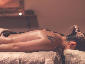 آیا ماساژ می‌تواند به سیاتیک کمک کند؟