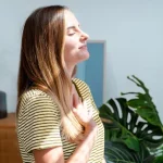 هفت استراتژی روانشناسان برای غلبه بر احساس غرق شدن (Overwhelm)