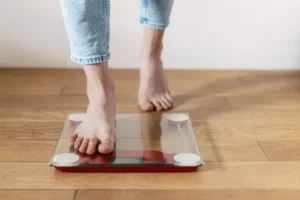 ۹ راهکار سریع برای کاهش وزن ناشی از احتباس آب در بدن