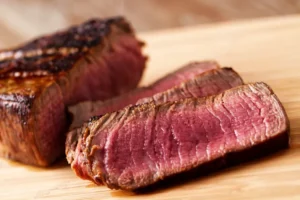 چه اتفاقی برای بدن شما می‌افتد وقتی به طور منظم گوشت قرمز می‌خورید؟
