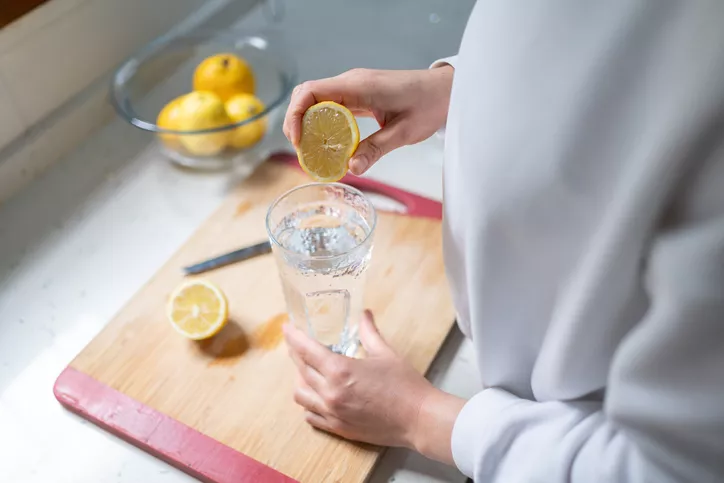 آیا آب گازدار (سلتزر) برای سلامتی مفید است یا مضر؟