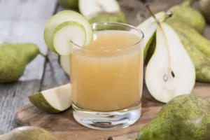 وقتی آب گلابی می‌نوشید چه اتفاقی در بدن شما می‌افتد... rdiet.ir