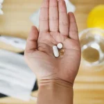 چه اتفاقی برای علائم سرماخوردگی می‌افتد وقتی ویتامین C و زینک را با هم مصرف می‌کنید؟