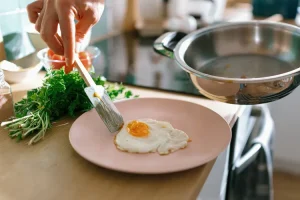اهمیت حفظ پروتئین در دهه پنجم زندگی: توصیه‌های تغذیه‌ای برای میانسالان
