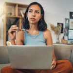 عنوان: افکار مزاحم چیست؟ بررسی دلایل رایج و استراتژی‌های موثر برای مدیریت آن‌ها
