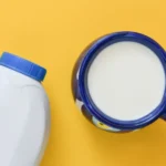 شیر کامل یا شیر دو درصد؛ کدام انتخاب بهتری برای استخوان‌هاست؟