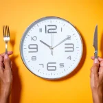 🕰️ تأثیر روزه‌داری متناوب (Intermittent Fasting) بر تعادل و کنترل قند خون