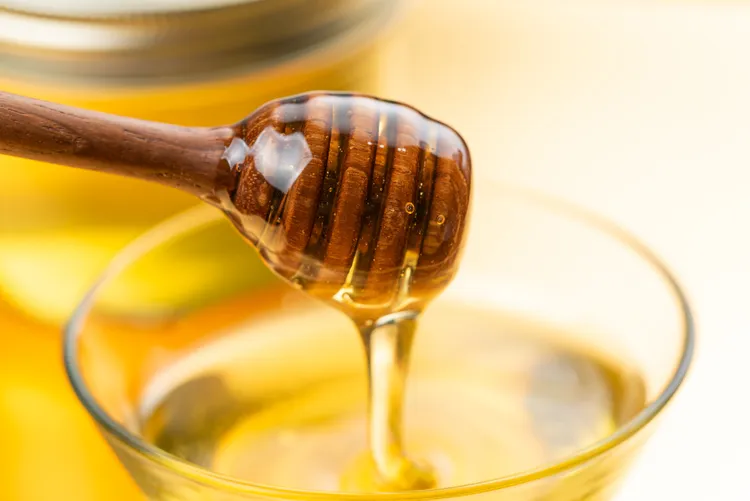 ۴ ترکیب مفید عسل برای بهبود هضم و تقویت ایمنی